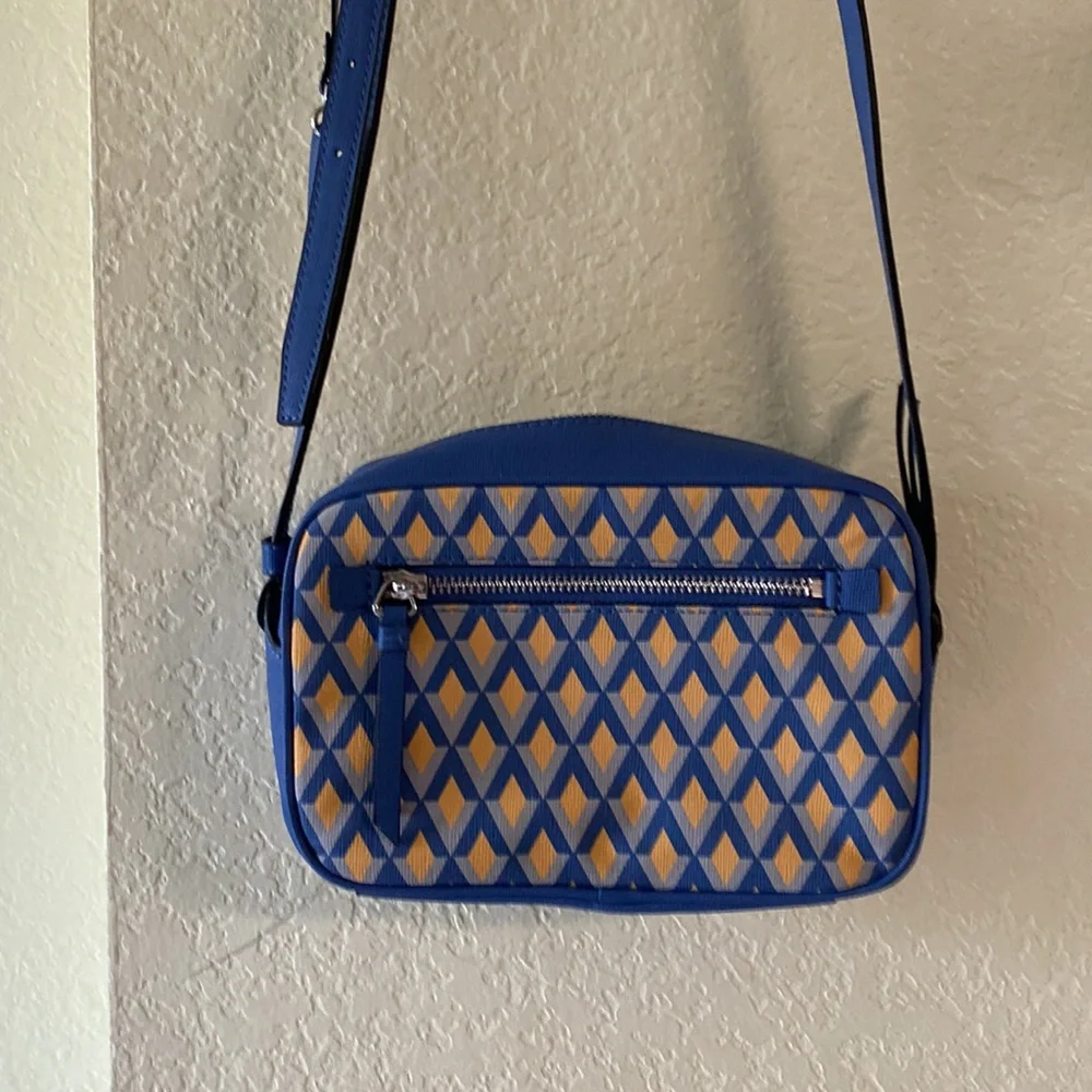 Vince Camuto - Picture 3 of 3